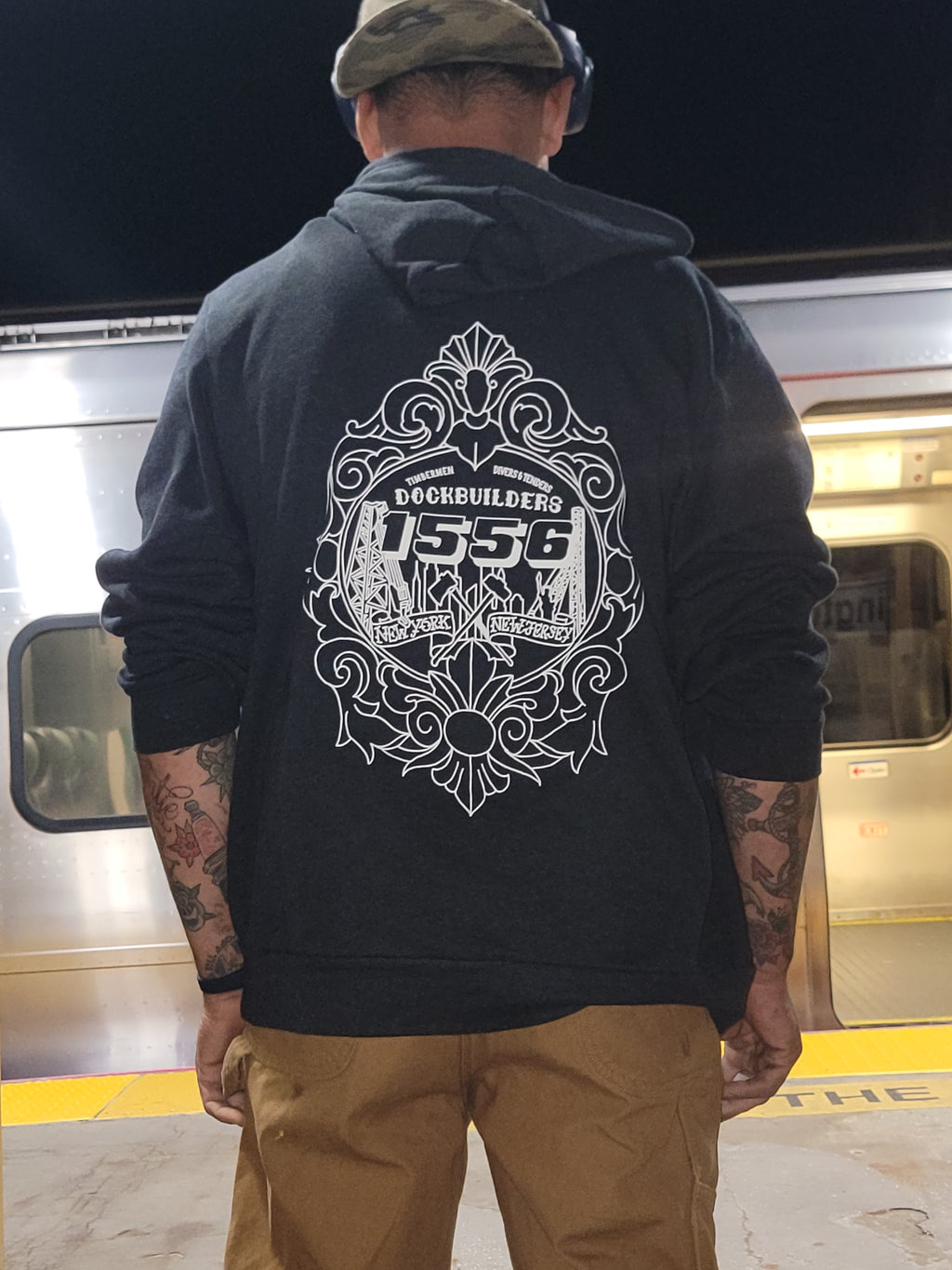 1556 DOCKBUILDERS crest