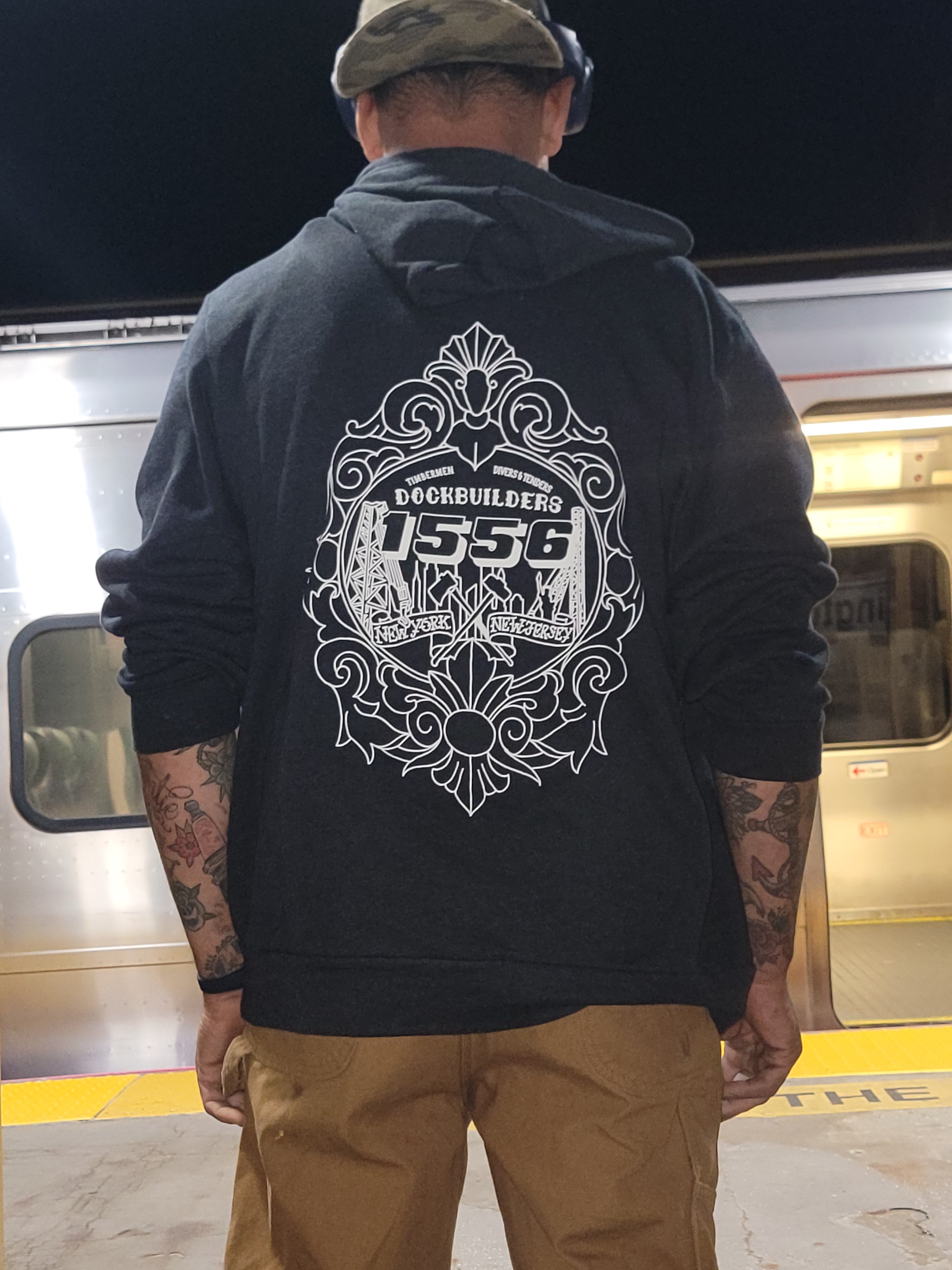 1556 DOCKBUILDERS crest