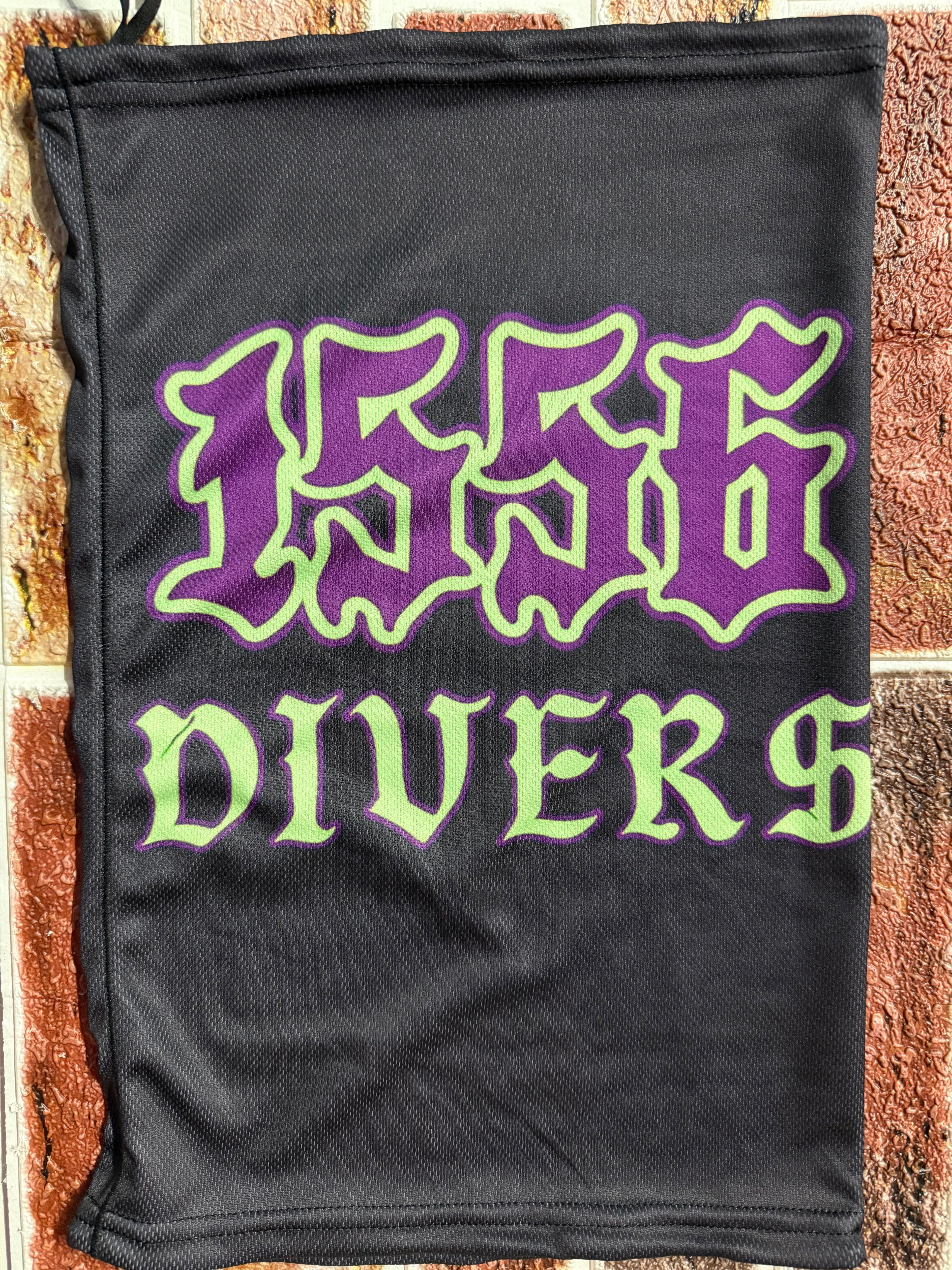 1556 Divers
